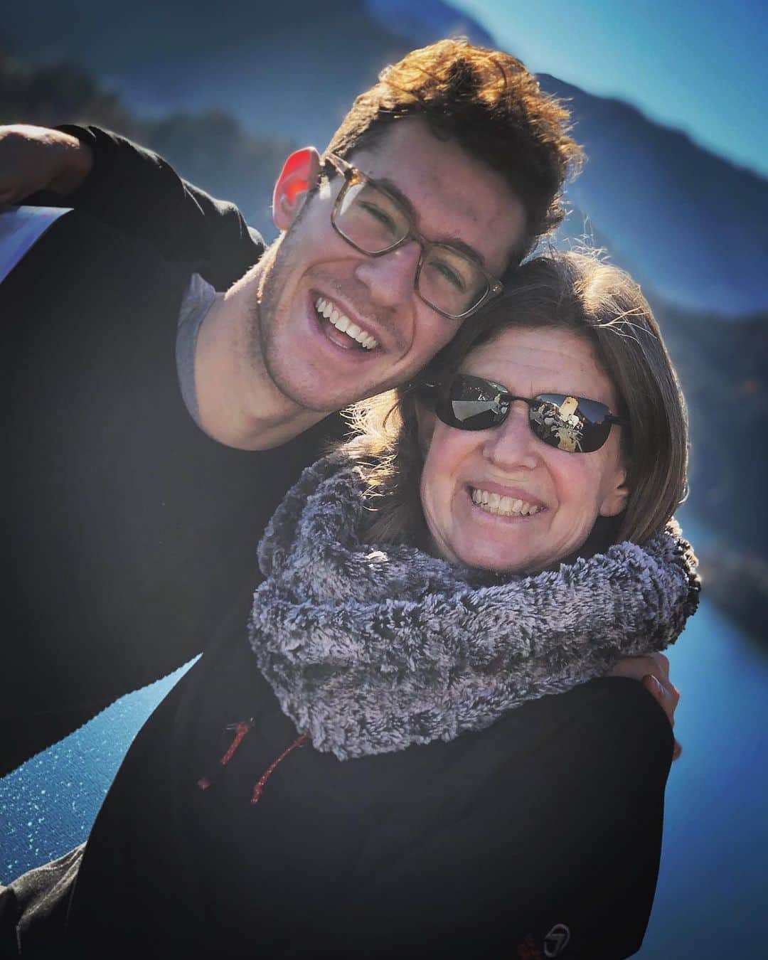 ジェイソン・ブラウンのインスタグラム：「💙💙💙 #happymothersday」