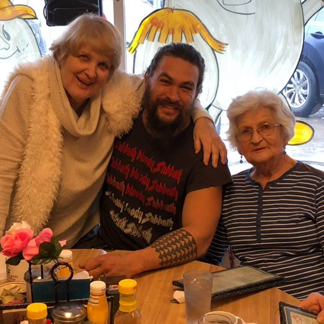 ジェイソン・モモアさんのインスタグラム写真 - (ジェイソン・モモアInstagram)「Raised by women  so thankful for everything you did ma. Love u grams  #singlemama #realsuperhero #grandmasboy #mamasboy. Aloha j」5月13日 7時14分 - prideofgypsies