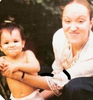 カミーユ・グアティのインスタグラム：「#happymothersday to this beautiful lady!」