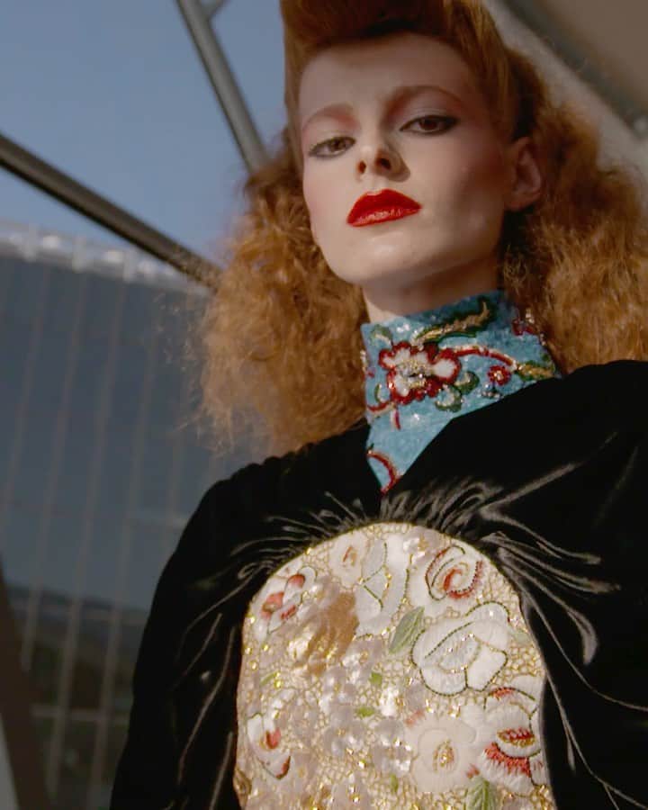 のインスタグラム：「#LVCruise Gathered and draped. A closer look at @NicolasGhesquiere’s latest #LouisVuitton collection presented at the TWA Flight Center in New York. Watch the show now at louisvuitton.com」