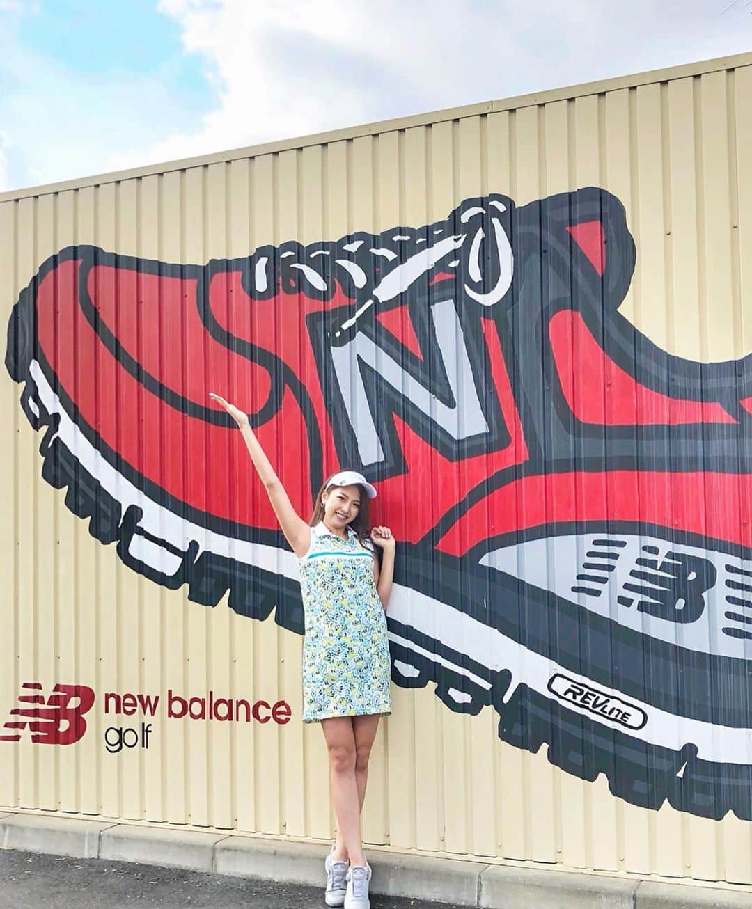 のインスタグラム：「. おはようございます✨ 今年も参加してきました❣️ NewBalanceGolfコンペ☺️⛳️✨ @newbalancegolf_japan . 年々人気になり大々的に告知する前に満員御礼に なってしまうという活気のあるコンペなのです👏✨ . KOSHIGAYA GOLF CLUBにはこんなアートや NB商品のみを扱うショップがあったりして 行くだけでも楽しめちゃうよ🥰✨ . #koshigayagolfclub #コンペ #nbgolf #newbalance #newbalancegolf #ニューバランスゴルフ #ゴルフ #ゴルフ女子 #武田奈津美 #golf #golfgirl #natsumigolf #tokyo #japan」