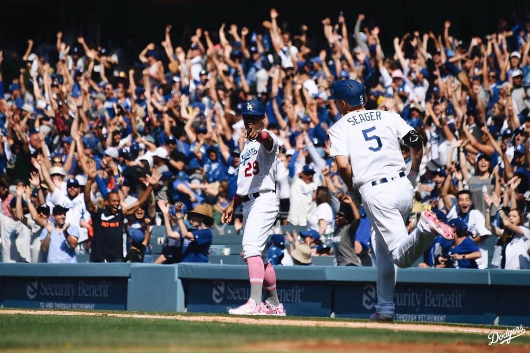 Los Angeles Dodgersさんのインスタグラム写真 - (Los Angeles DodgersInstagram)「GO LOKO.  Swipe ⬅️ to watch the video.」5月13日 7時47分 - dodgers