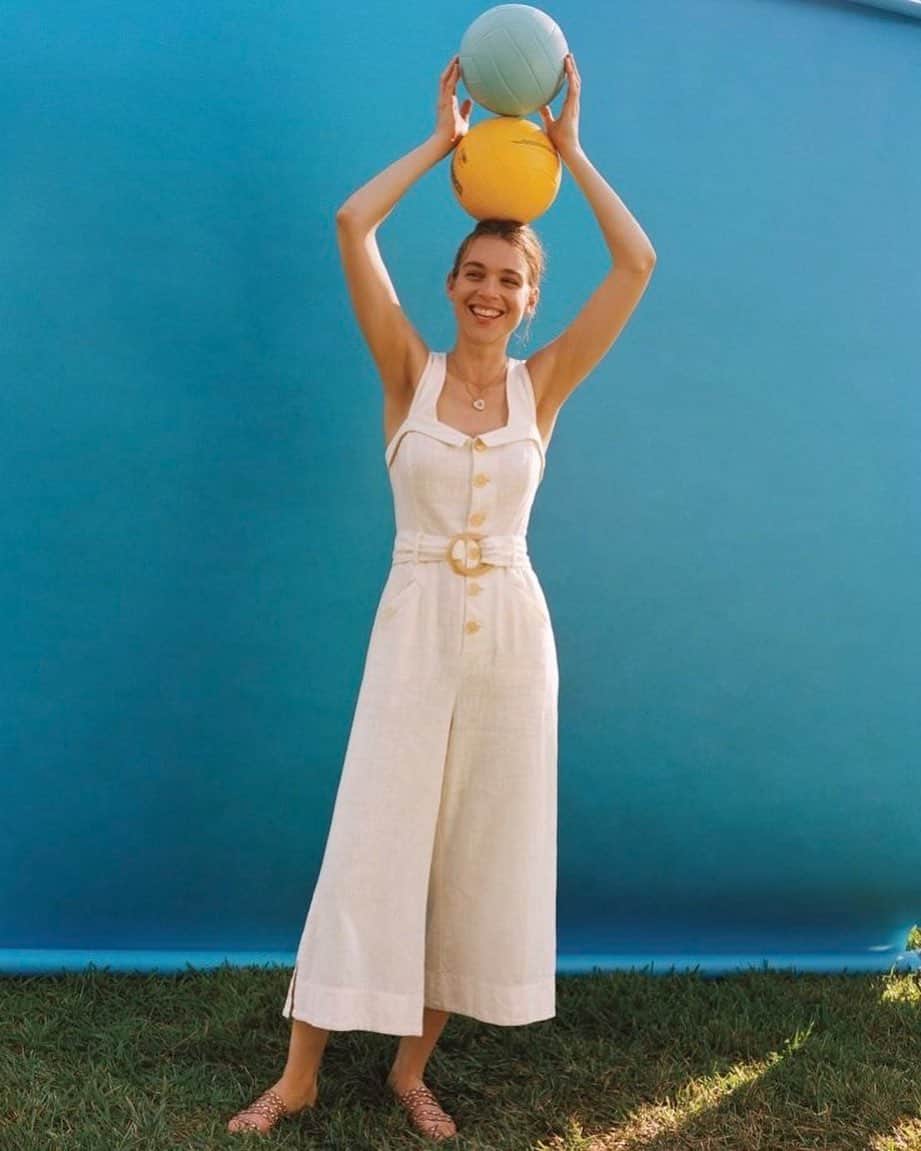 Anthropologieさんのインスタグラム写真 - (AnthropologieInstagram)「Working on our jumpsuit game 🏐 (link in profile to shop)」5月13日 8時01分 - anthropologie