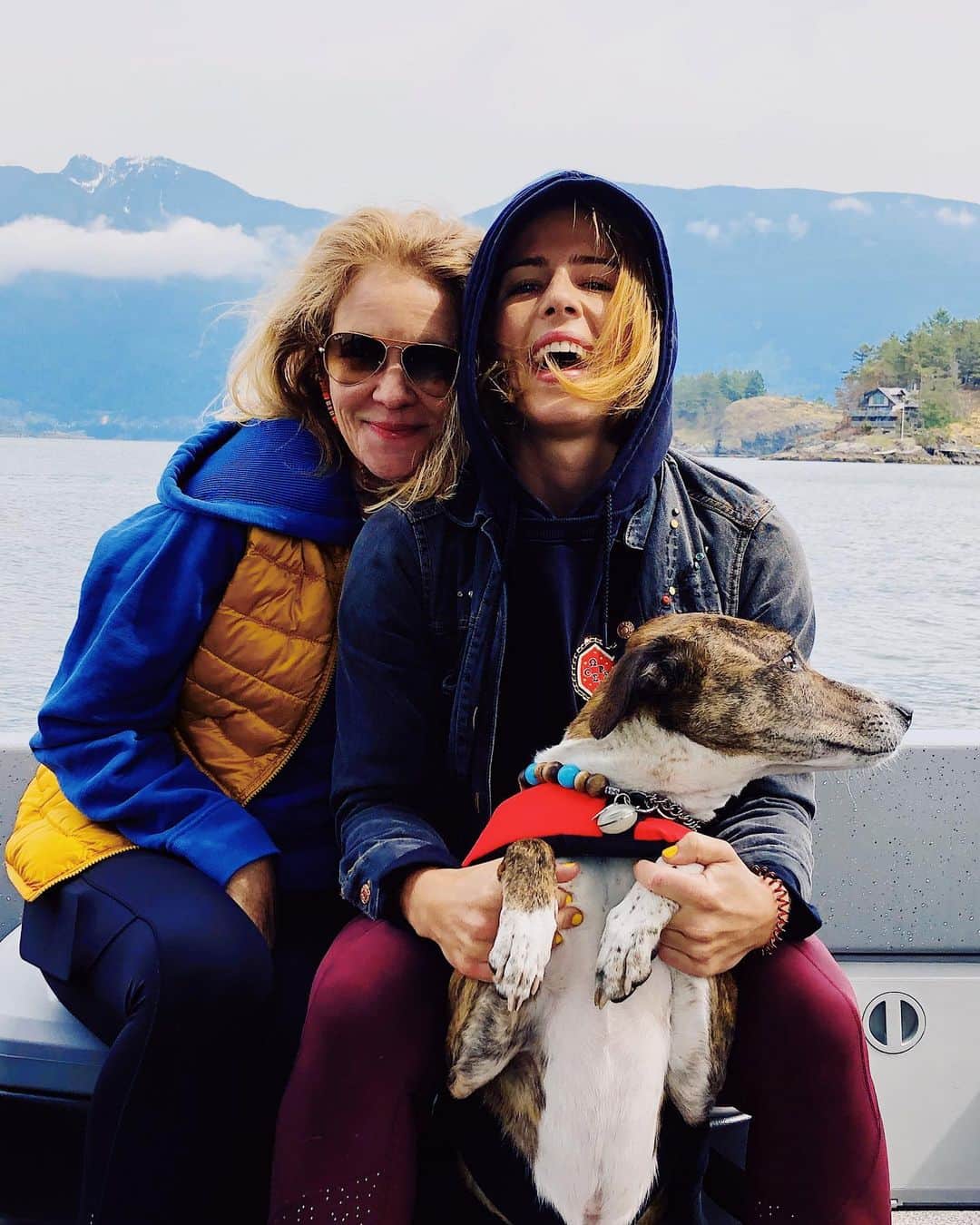 エミリー・ベット・リカーズのインスタグラム：「Mother’s Day 2019 & Ophies good side... (for those concerned we did survive)」