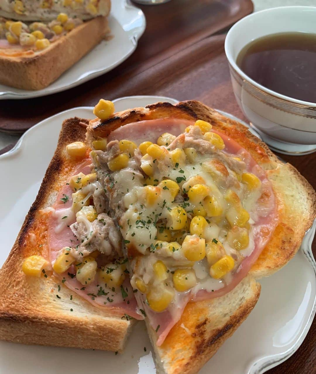 水谷雅子さんのインスタグラム写真 - (水谷雅子Instagram)「#おはようございます #朝食#breakfast  #ツナマヨピザトースト#ピーチティー  #水谷雅子#水谷雅子beautybook50の私  今週もよろしくお願いいたします❣️ 今朝は晴れ☀️26℃ 日中はまた暑いですよ💦 バテないよう朝食はしっかりと食べてくださいね！ 紫外線対策、水分補給は忘れずに❗️ 頑張って行ってらっしゃい💖」5月13日 8時15分 - mizutanimasako