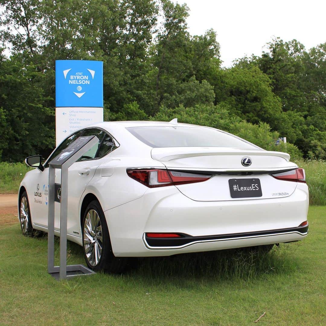 Lexus USAさんのインスタグラム写真 - (Lexus USAInstagram)「Great golfers always make for a great weekend. Proud to have been the official vehicle of the @attbyronnelson Golf Tournament. #LexusGolf」5月13日 8時20分 - lexususa