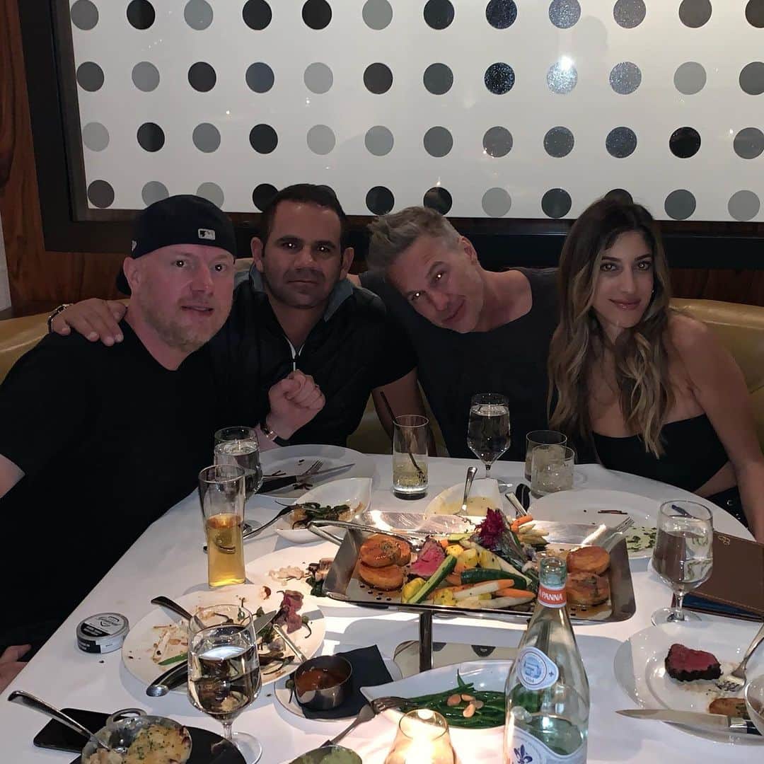 Black Jaguar-White Tiger さんのインスタグラム写真 - (Black Jaguar-White Tiger Instagram)「Last night with Eric, Uncle Jason (After sometime away), Bahar and Damien. Missing Cy and Jesse. I hate messy tables for pictures, but had no option... @ericprydz @jasonctrawick @cywaits @jessecwaits @creativeartpartners」5月13日 8時29分 - blackjaguarwhitetiger