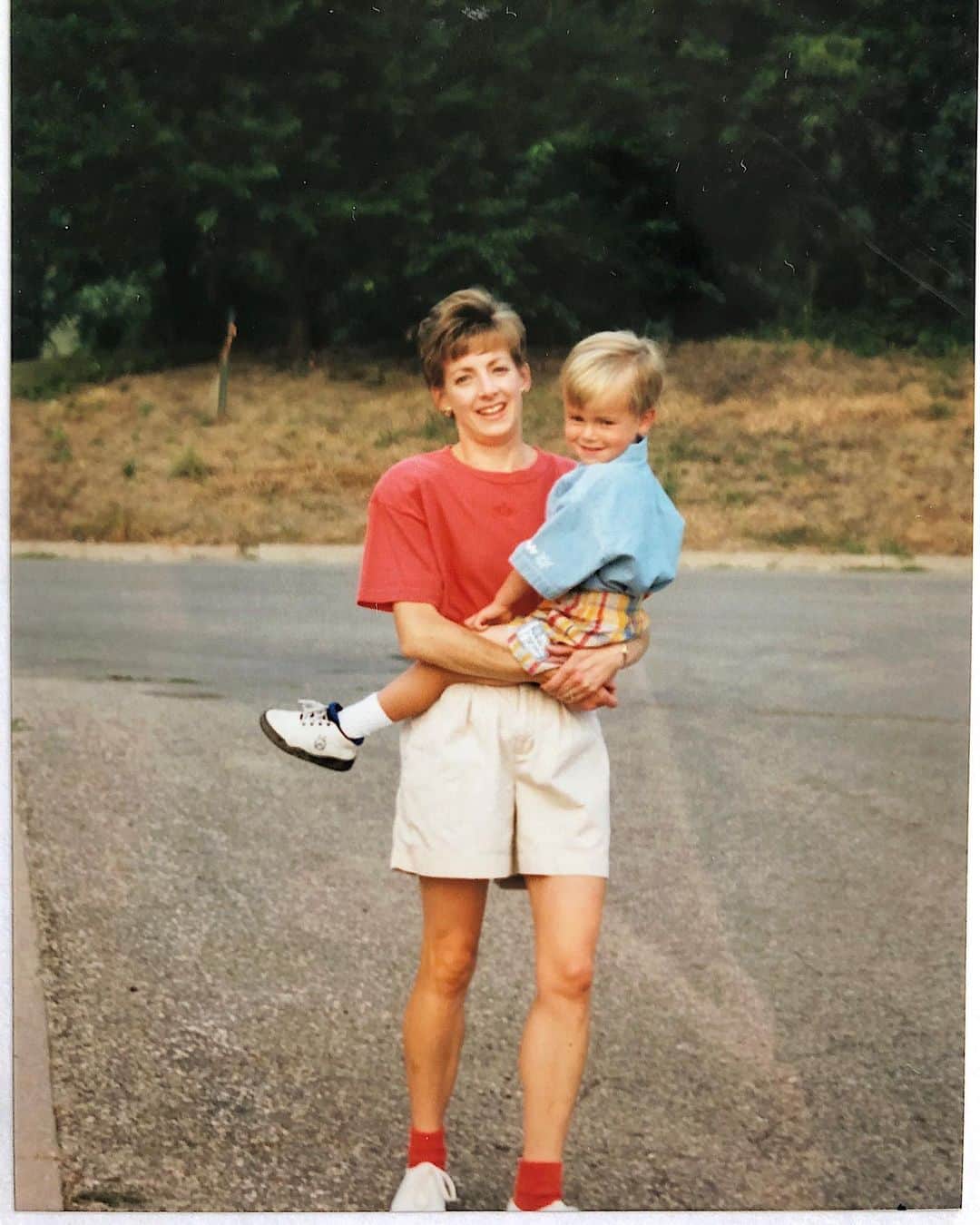 コナー・フランタのインスタグラム：「love you, mom ♥️」