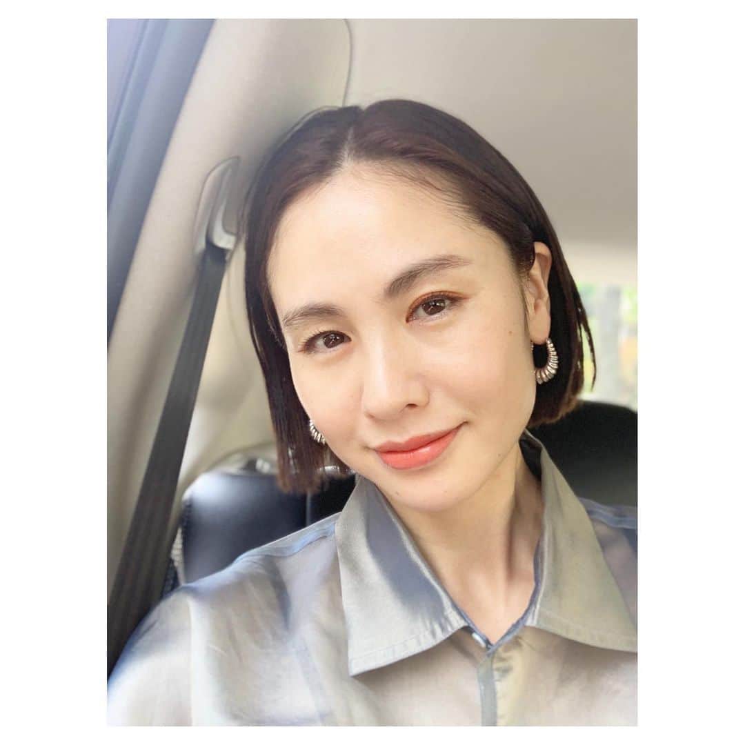 二ノ宮和佳子のインスタグラム：「先日、ヘアカット✂︎ ほぼ、毎回変わらないのですが... パッツンおかっぱ @hamaguchiyuichi いつもありがと 今回は、じっくりトリートメントもしてもらったので、ツヤツヤ  #haircut」