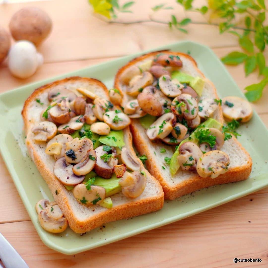 maki ogawaさんのインスタグラム写真 - (maki ogawaInstagram)「#toast with sutee #mushroom for my breakfast.  マッシュルームトーストの朝ごはん。 トーストしたパンにバターとアボカド(塩コショウ)、ソテーしたマッシュルーム🍄を添えました❤️❤️ステーキのように、ナイフとフォークで切り分けていただきます。  マッシュルームのある幸せ🍄  mushroom﻿﻿ #マッシュルーム﻿﻿ #mushroomtokyo﻿﻿ #mushroompower﻿﻿ #マッシュルームトーキョー﻿﻿ #マッシュルームパワー﻿﻿ #きのこ﻿﻿ ﻿ #foodstagram #lunch #Japanese_food #japanfood #yummy #japanesecuisine  #japanesebento  #マッシュルームアンバサダー #料理好きな人と繋がりたい #ママリクッキング #mushroom #mushroomlover #mushrooms #朝ごはん #朝ごはんプレート #朝ごはんの記録 #breakfast #yummybreakfast ﻿ http://www.facebook.com/cuteobento﻿﻿﻿﻿﻿﻿﻿﻿﻿﻿﻿ http://cuteobento.blog.jp」5月13日 8時45分 - cuteobento