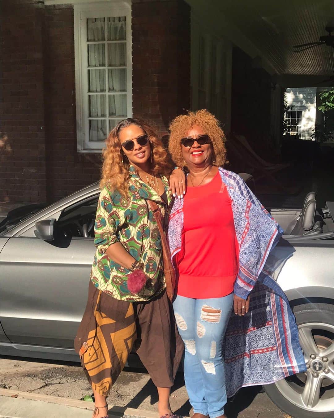 エヴァ・マルセルさんのインスタグラム写真 - (エヴァ・マルセルInstagram)「Mommy you are my best friend, my Ace, my roll dog... my giver of life, the one that I can ALWAYS depend on.... you are my teacher, my ratchet tv partner, my voice of reason, my biggest cheerleader And the softest landing place ever. You are irreplaceable and I wish you the most amazing Mothers Day🌻 @glam_ma_pigford」5月13日 9時12分 - evamarcille
