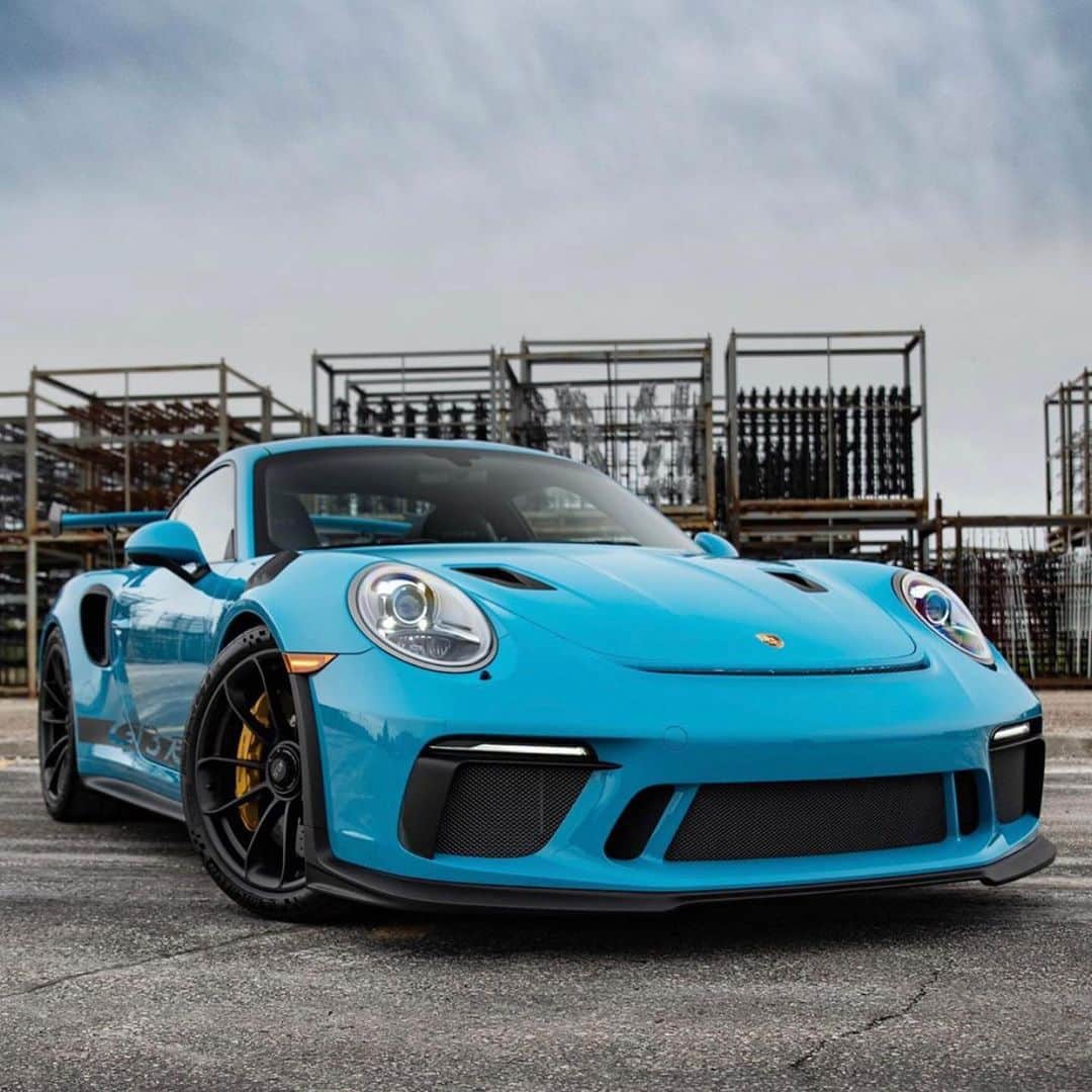 CarsWithoutLimitsさんのインスタグラム写真 - (CarsWithoutLimitsInstagram)「Miami Blue GT3RS 🎽 Photo @carwindsor  #carswithoutlimits #porsche #gt3rs #miamiblue #toronto」5月13日 9時12分 - carswithoutlimits