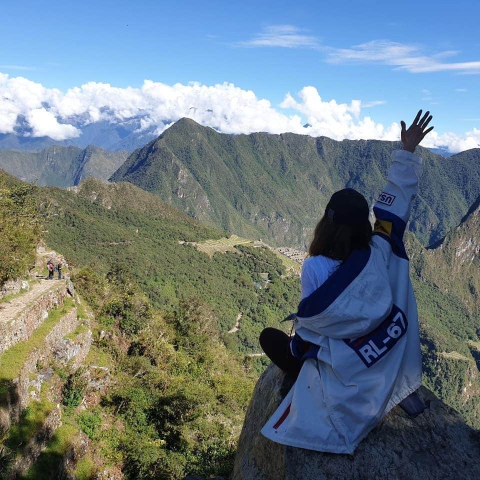 ジョリン・ツァイさんのインスタグラム写真 - (ジョリン・ツァイInstagram)「回到大地媽媽的懷抱～  特別難忘一路歡心嘴角上揚的自己 #登山樂 #breathtaking #peru #cusco #machupicchu  #rainbowmountain」5月13日 9時16分 - jolin_cai