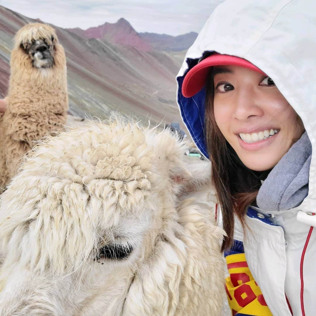 ジョリン・ツァイさんのインスタグラム写真 - (ジョリン・ツァイInstagram)「回到大地媽媽的懷抱～  特別難忘一路歡心嘴角上揚的自己 #登山樂 #breathtaking #peru #cusco #machupicchu  #rainbowmountain」5月13日 9時16分 - jolin_cai