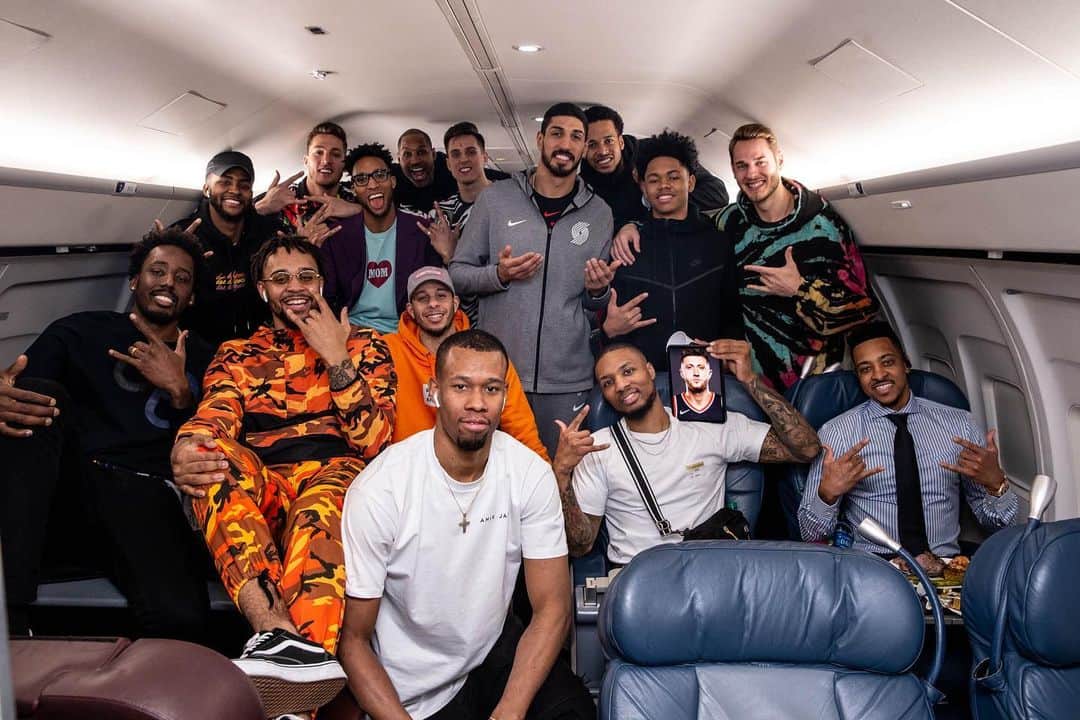 デイミアン・リラードのインスタグラム：「Gang! Western conference finals! Headed to the Bay #RipCity」