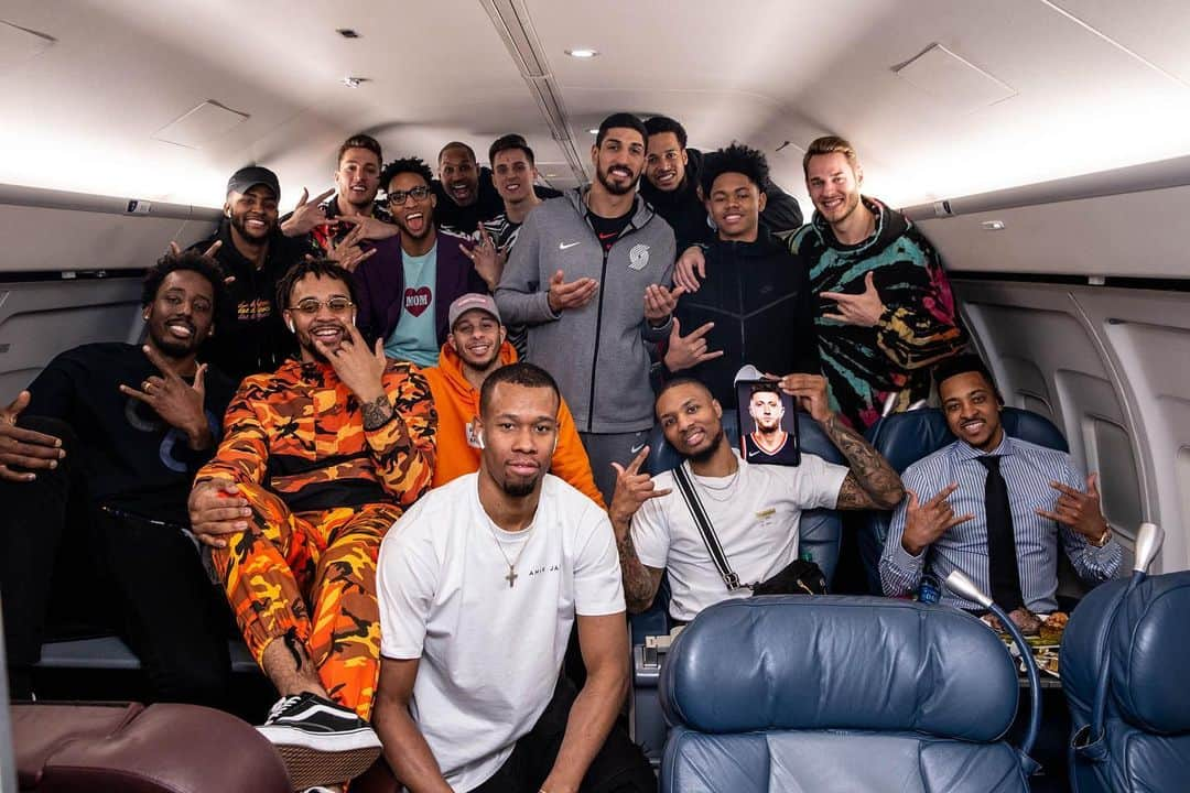 デイミアン・リラードさんのインスタグラム写真 - (デイミアン・リラードInstagram)「Gang! Western conference finals! Headed to the Bay #RipCity」5月13日 9時21分 - damianlillard