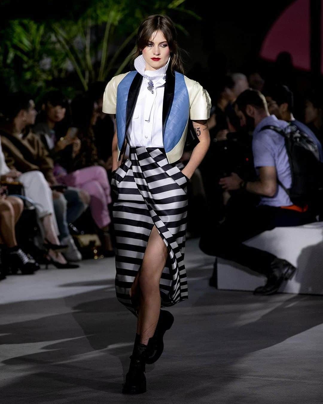 のインスタグラム：「#LVCruise Quilted in leather. Detail of a look from @NicolasGhesquiere’s latest #LouisVuitton collection presented at the TWA Flight Center in New York. Watch the show now at louisvuitton.com」