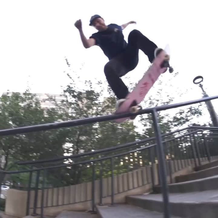 スラッシャーのインスタグラム：「👉🏽 @brockel in @realskateboards ‘From Here to There’ video. Now playing on ThrasherMagazine.com 📡」