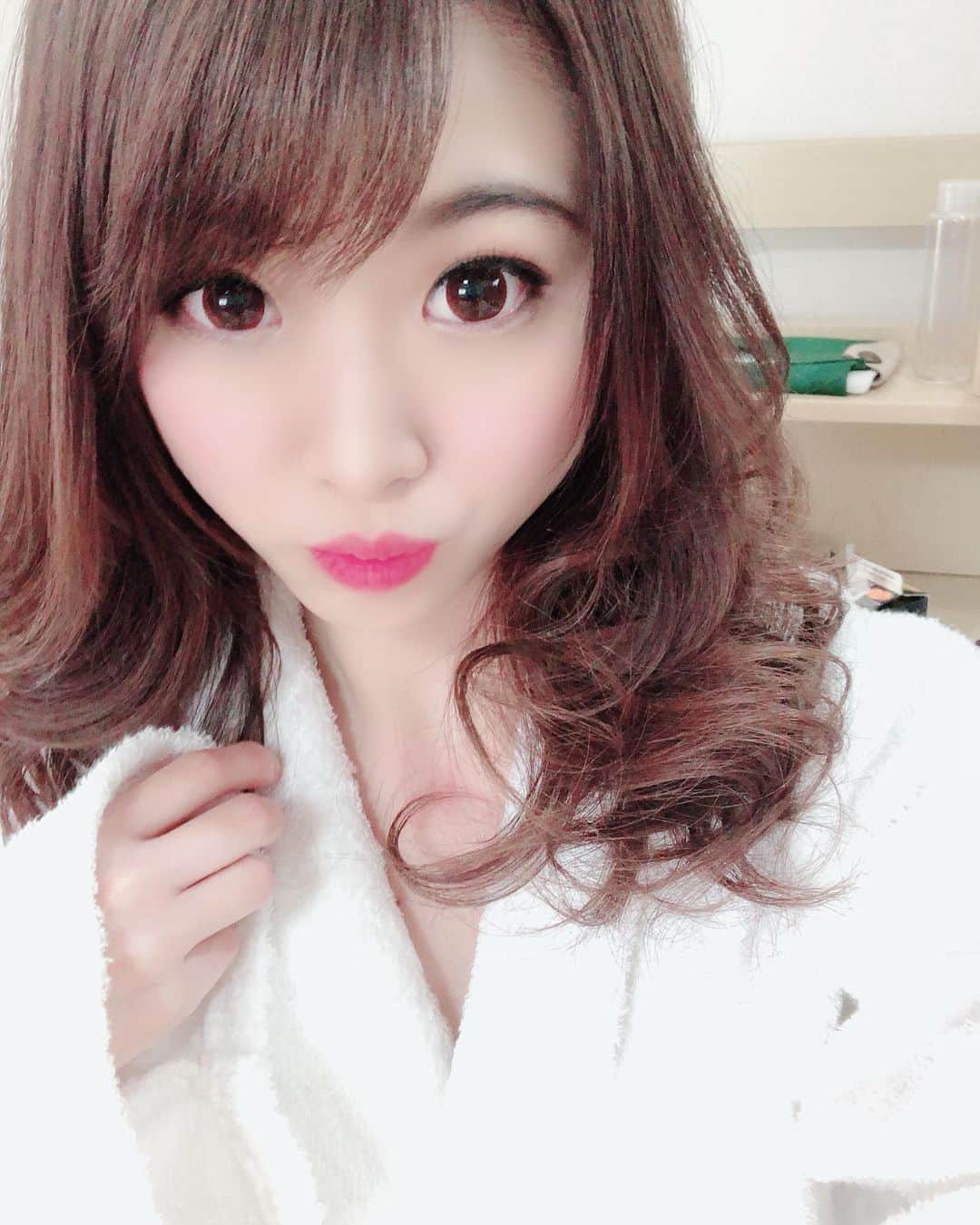黒崎みかさんのインスタグラム写真 - (黒崎みかInstagram)「今日も撮影😊 #黒崎みか #AV女優 #セクシー女優 #撮影 #アダルト #都内 #ヘアメイク」5月13日 9時46分 - niconico_mikachan