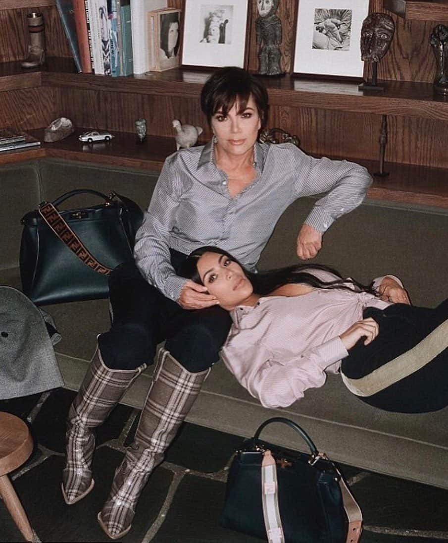 キム・カーダシアンさんのインスタグラム写真 - (キム・カーダシアンInstagram)「To the best mom in the entire world, Happy Mother’s Day! Thank you for the being the best inspiration for all of your kids and showing us to work hard and love harder! I love you so much!!!」5月13日 10時01分 - kimkardashian