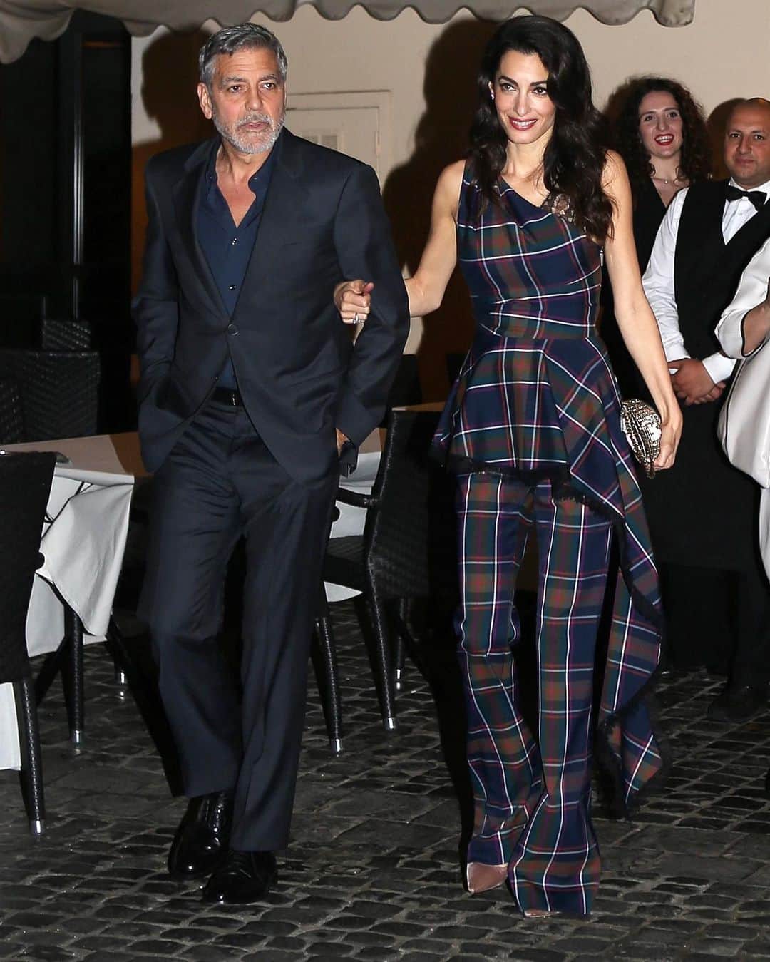 Just Jaredさんのインスタグラム写真 - (Just JaredInstagram)「George & Amal Clooney step out in style for dinner! #GeorgeClooney #AmalClooney Photos: Backgrid」5月13日 9時53分 - justjared