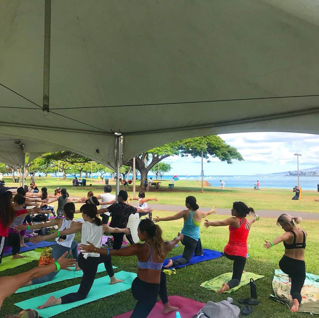 田中律子さんのインスタグラム写真 - (田中律子Instagram)「YOGA FEST HAWAII 2019🌴 青空の下、みんなでヨガしてBBQして、ハワイを満喫しましたー🌞🧘‍♂️🌴🙌 参加してくれたみなさま、ありがとうございました😊写真はまたゆっくりアップ⤴️します🙏  #yogafesthawaii  #yoga  #yogalife  #beachlife」5月13日 9時54分 - ri2kotanaka