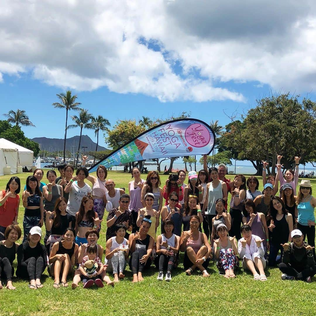 田中律子さんのインスタグラム写真 - (田中律子Instagram)「YOGA FEST HAWAII 2019🌴 青空の下、みんなでヨガしてBBQして、ハワイを満喫しましたー🌞🧘‍♂️🌴🙌 参加してくれたみなさま、ありがとうございました😊写真はまたゆっくりアップ⤴️します🙏  #yogafesthawaii  #yoga  #yogalife  #beachlife」5月13日 9時54分 - ri2kotanaka