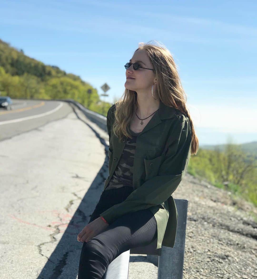 ヴラダ・ロスリャコヴァのインスタグラム：「It’s an amazing feeling to get away from my beloved city from time to time」
