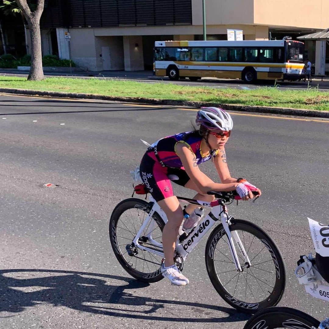 黒田愛美さんのインスタグラム写真 - (黒田愛美Instagram)「友達が撮っててくれた〜🚴‍♀️😆🙏 #honolulutriathlon #ホノトラ #トライアスリート女医 #美容アンチエイジング専門医  #黒田愛美」5月13日 10時09分 - kurodaaimi