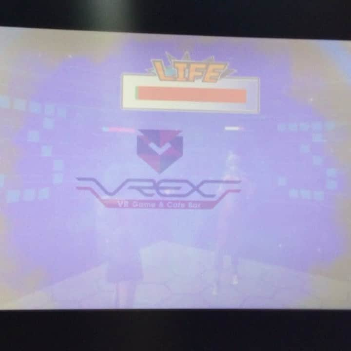 VREX VR Game&Cafe Barのインスタグラム：「こんにちは😃 VREX新宿店です✨✨✨ 令和が始まって2週間程過ぎましたが、みなさんVRゲームの体験はお済みですか🥰❓ 当店では、VRゲームARゲームを 1回700円で体験する事ができます (*´꒳`*)💓 また、12時までにゲームのご予約を頂ければハッピーアワー適用で半額の350円で遊ぶ事ができますよ🤩🌈 中々この金額でVRで遊ぶ事は出来ないと思います‼️ 是非みなさんで、お越し下さい✨ お待ちしております(*≧∀≦*)🎵 #新宿#VREX#HADO#HADOシュート#VR#AR#」