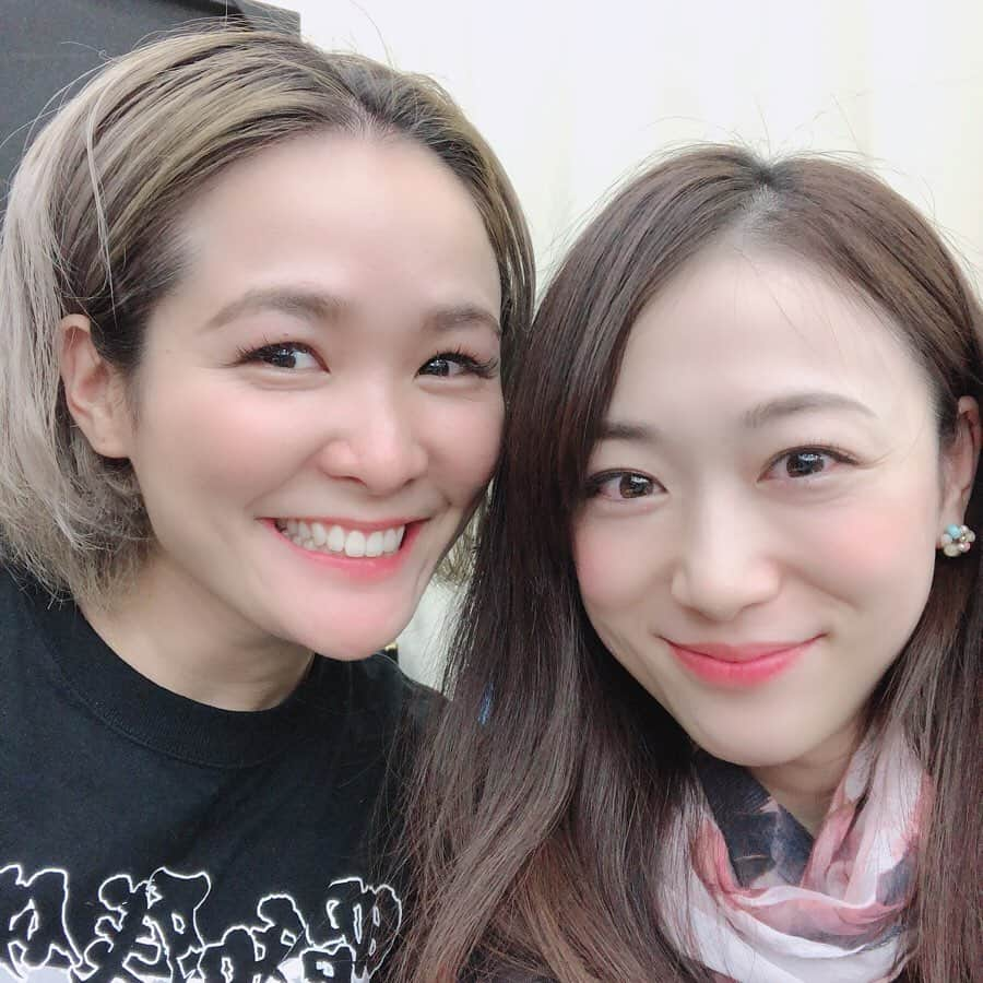 妃白ゆあさんのインスタグラム写真 - (妃白ゆあInstagram)「本稽古が始まり、あっと言う前に1週間が過ぎました！！密度の濃過ぎる日々に、ピピンの世界にのめり込むと同時に、一週間とは思えない程カンパニーの結束力も強くなってます✨✨ 共演者の皆さんお一人お一人が、本当に素敵な方ばかりで、リスペクトが尽きません。学びの日々に感謝。 . 昨日は、初めての休前日ということで、皆とご飯に行きました☺️ くだらない話しから本当に真剣な話まで...✨稽古後でグッタリなはずなのに頭が冴え渡り過ぎました。 昨日話せたとこで、今日のoffはやりたい事が盛りだくさん。よーし！！！ . 絶対に観に来て楽しかった！何かを受け取って貰える作品にしたい。 . 全力で頑張るのみです。 . 是非。観にいらして下さいませ！！ . #PIPPIN #musical #シアターオーブ #ピピン」5月13日 10時03分 - yua_hishiro