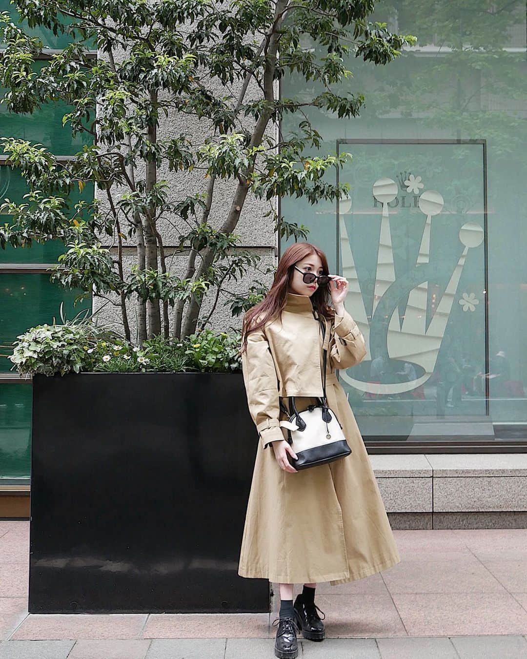 上野瞳さんのインスタグラム写真 - (上野瞳Instagram)「道でおばさまに“素敵なお召し物ね”と﻿ 言って頂き幸せな朝です☕︎ #🧥 @rurume_official  #ootd #wear #code #holiday #ginza #outer﻿ #tokyo #girl #japanesegirl #shopping #coat﻿ #marunouchi #fashion #model #agnesb #beige﻿ #ひぃコーデ #コーデ #サングラス #ファッション #東京 #大手町 #銀座 #丸の内 #スプリングコート #コート #アウター #トレンチコート #ベージュ」5月13日 10時05分 - hitomi.8