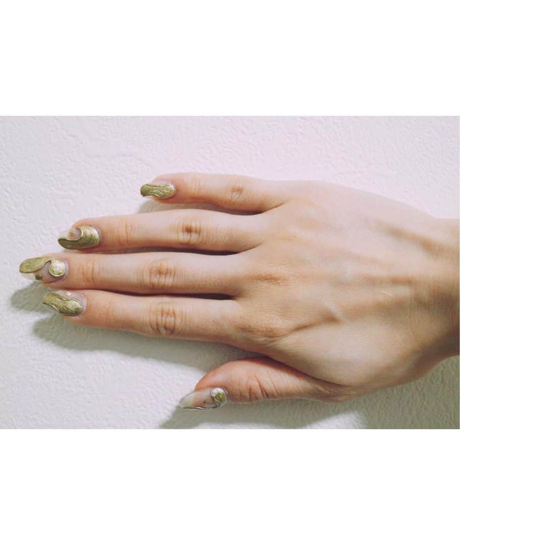Shizukaさんのインスタグラム写真 - (ShizukaInstagram)「✴︎✴︎✴︎ asymmetry style.  Right◁◁◁ vintage gold⚜️ - @stunningnail_maki - #Shizuka_Nail #asymmetry #vintage #gold」5月13日 10時23分 - shizuka_dream06