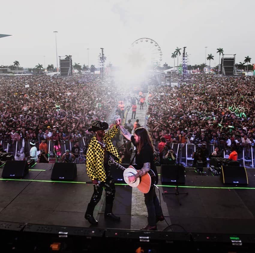 ビリー・レイ・サイラスさんのインスタグラム写真 - (ビリー・レイ・サイラスInstagram)「‪Yeehaw!! This old man’s never seen anything like this. @rollingloud kicks ass! Maybe my favorite show ever! @lilnasx thanks for having me! You killed it! 📷:@igasho.tv」5月13日 10時29分 - billyraycyrus