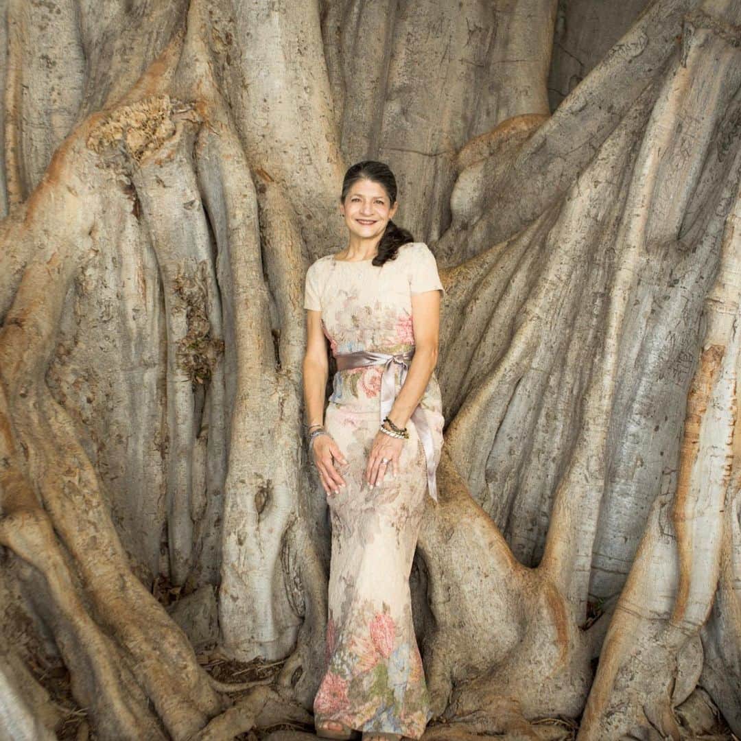 のインスタグラム：「Happy mothers day ♥️ 世界中のがんばっている母たちに尊敬と感謝の気持ちを込めて。  1&8 photo by @marco149 …………………………………………… 1番の野生児仲間は母🙄 謎にワイルドに育ててもらったおかげで自分にとって刺激溢るるライフワーク達に出会えた事に大感謝です🦎  #mothersday #nomatrip #molokai  #1日遅れ」