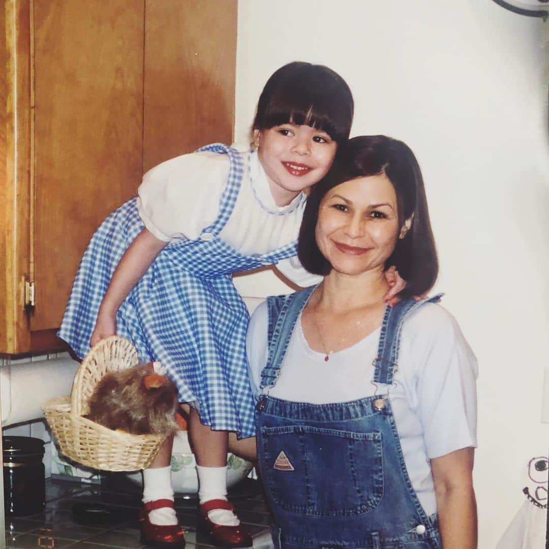 ミランダ・コスグローヴのインスタグラム：「Happy Mother’s Day!」