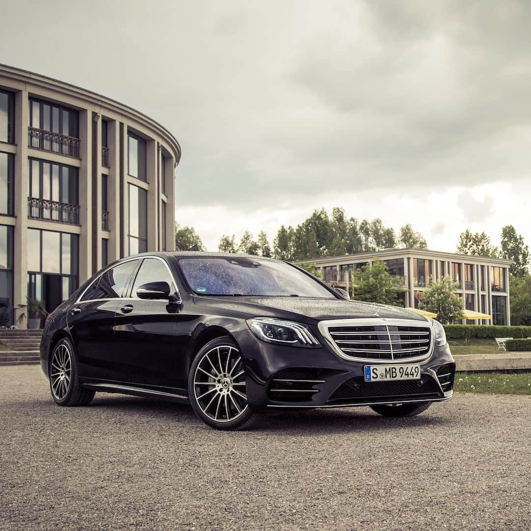 メルセデス・ベンツさんのインスタグラム写真 - (メルセデス・ベンツInstagram)「Ready for an experience of ultimate luxury? 💎 📸: @johannesgloeggler.de for #MBsocialcar  #SClass #Mercedes #MercedesBenz #Design #Luxury #Lifestyle #Car #Cartastic #InstaCar #cars247 #Dreamcar #amazingcars」5月13日 11時00分 - mercedesbenz