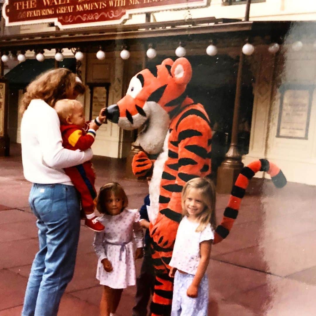 クレア・コフィーのインスタグラム：「And for my mama, who made every where we were the happiest place on Earth (even Disneyland). I love you!」