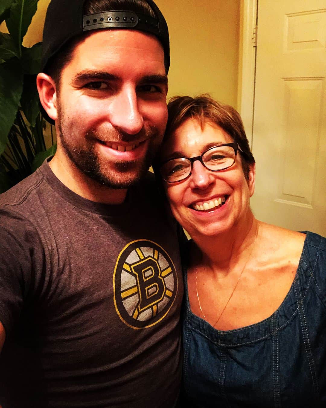 ネイサン・バーソロメイのインスタグラム：「Had such a great mother’s day I almost forgot to post something! Happy Mother’s Day to my lovely mother, I’m so happy to be able to spend it together! I made a NY strip steak and eggs breakfast and then we spent the day together! Sochi got dressed up for the occasion :) Happy Mother’s Day to all the moms who help make us who we are today❤️」