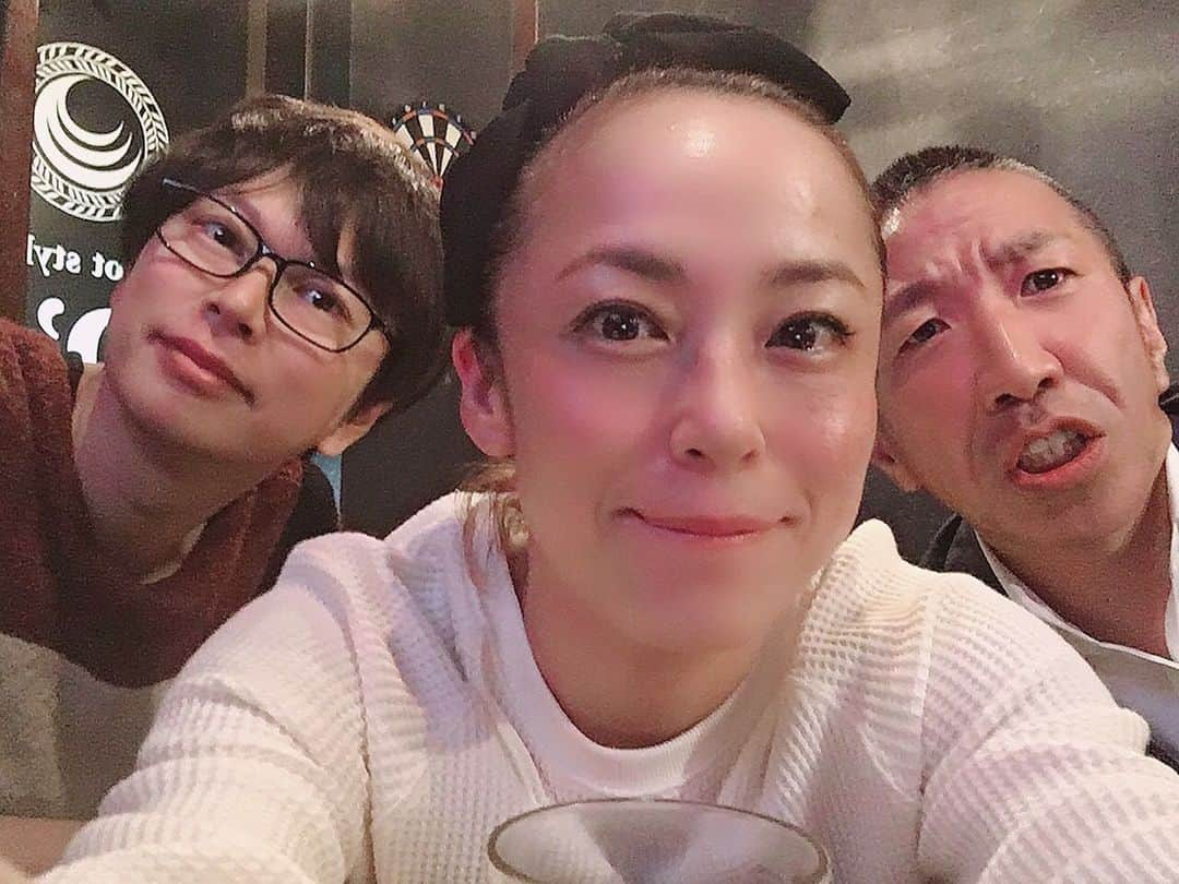 佐藤仁美さんのインスタグラム写真 - (佐藤仁美Instagram)「いつものメンバーと飲んだ。相変わらず、たかしは、酒弱い。 #でこ全開 #アラフォー #アラフィフ #クラロワ  #磁石 #永沢たかし #同い歳 #日本リアライズ #よいしょー #しじみカレーってなに #みんな帰って #結局 #おねぇ友達と飲む」5月13日 11時15分 - sato.hitomi.19791010