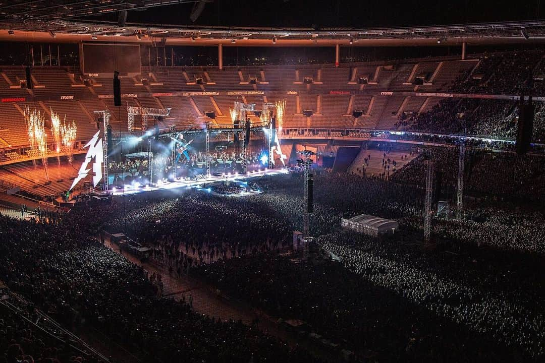 メタリカさんのインスタグラム写真 - (メタリカInstagram)「Photos from last night's show in Paris! 🇫🇷 ・・・ 📸 by @brettmurrayphotography & @photosbyjeffyeager ・・・ #MetInParis #WorldWired #Metallica」5月13日 11時34分 - metallica