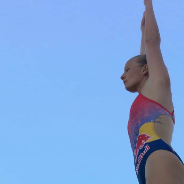 のインスタグラム：「Done and dusted in Dublin! @rhiannan_iffland took the top spot at the second stop of this year’s Red Bull Cliff Diving World Series. #redbullcliffdiving #cliffdiving #worldseries #dublin #ireland #redbull」