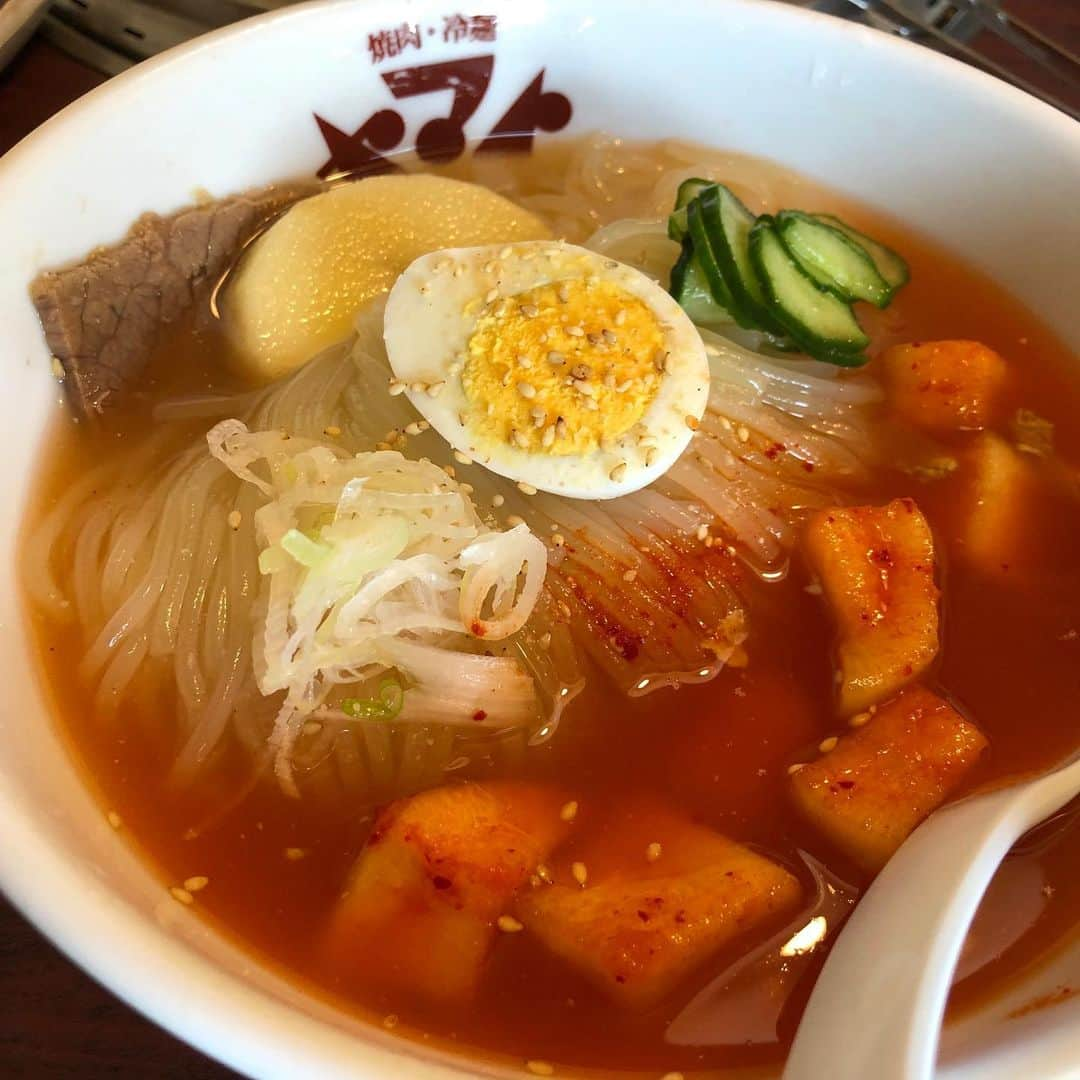 団長安田さんのインスタグラム写真 - (団長安田Instagram)「#焼肉冷麺ヤマト #安田大サーカスで冷麺堪能 #hiroくんはトマトの冷麺うまいっすって言うてた #団長安田 #安田大サーカス団長 #団長おすすめ冷麺 #団長オススメ冷麺」5月13日 11時41分 - dancyoyasuda