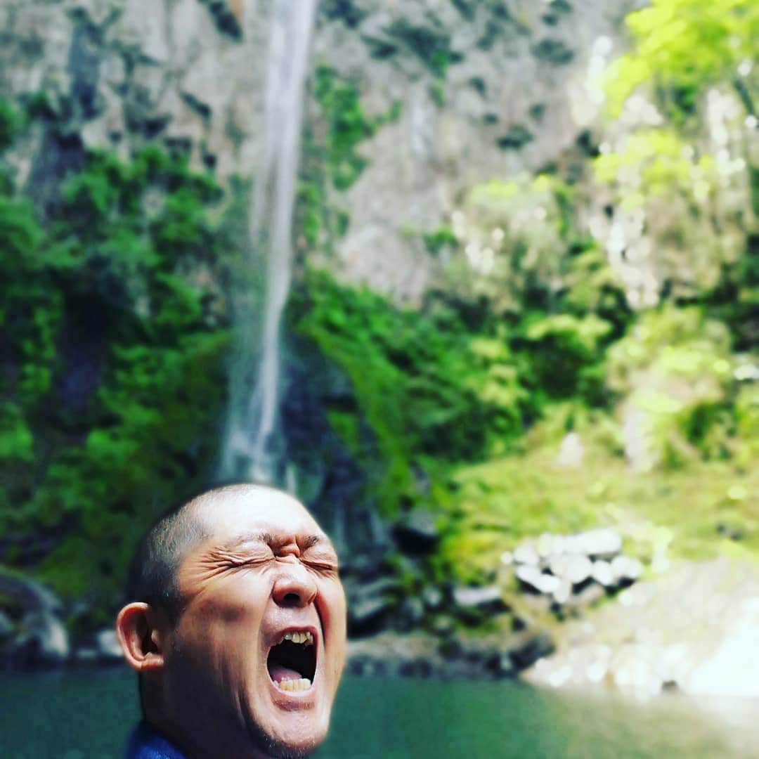 松本隆博のインスタグラム：「。 滝に打たれ修業(≧∇≦)/」