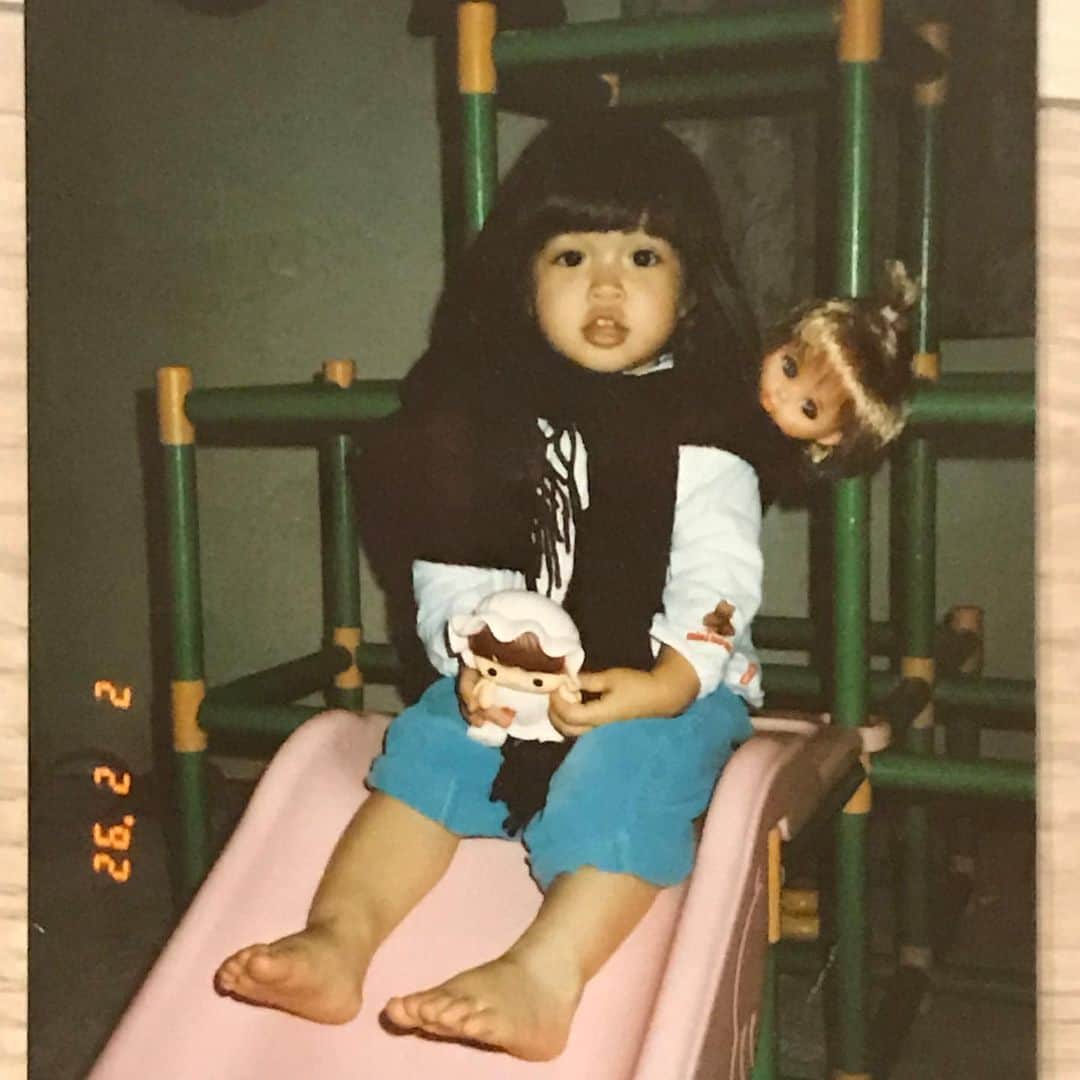 ダンドイ舞莉花のインスタグラム：「Happy Mother's Day 🌹  29年間ありがとう。  ママが29歳の頃にはもう娘が3人いたなんて！すごすぎる。  #respect #happymothersday #mothersday #母の日 #newyorktojapan #sisters #family #throwback #babypics #thankyou」