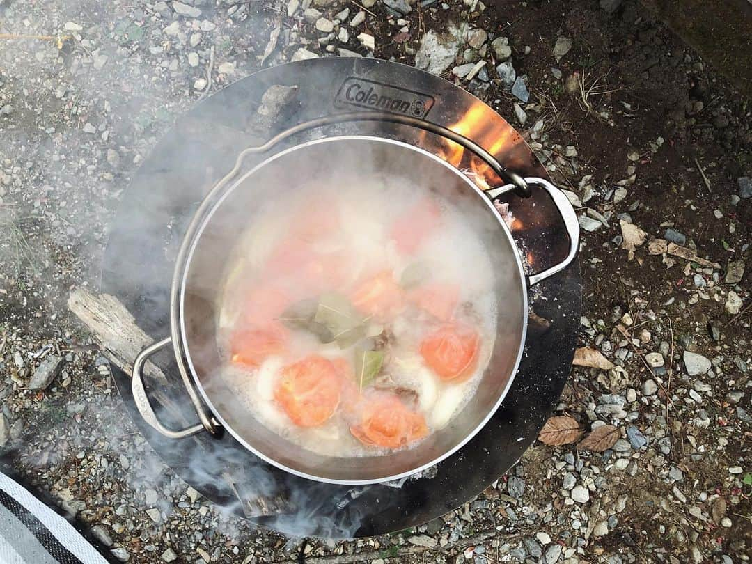 丸山城志郎さんのインスタグラム写真 - (丸山城志郎Instagram)「My favorite time.🏕 #CAMP#coleman#tent#dutchoven#ダッヂオーブン#コールマン#キャンプ#beefstew#ビーフシチュー」5月13日 12時13分 - joshiromaruyama