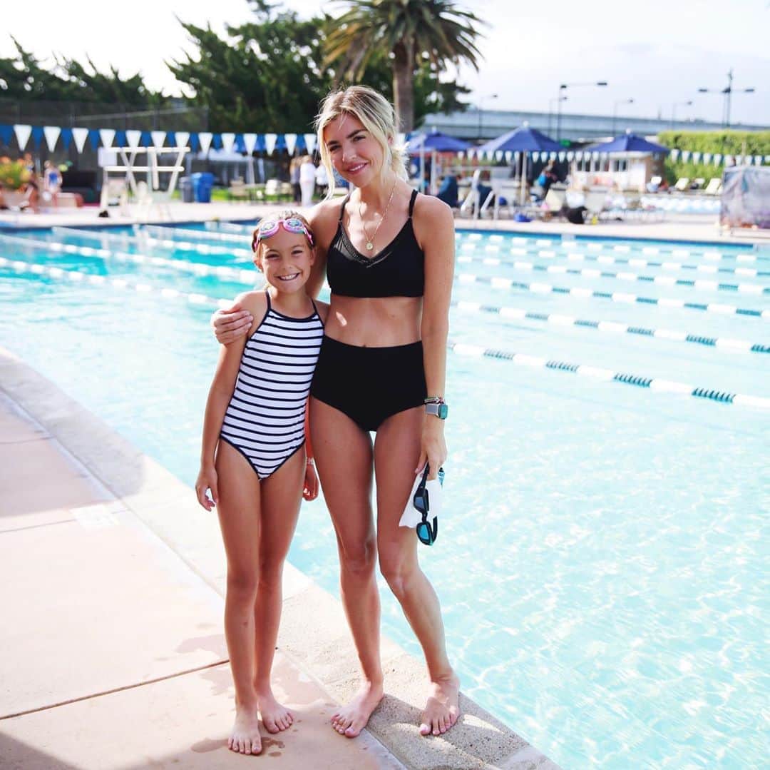 ジェシカ・シーバさんのインスタグラム写真 - (ジェシカ・シーバInstagram)「#Sponsored We don’t get to do a ton of exercise together, but swimming is a great option for us because it’s fun and I don’t have to leave the rest of the family to get my laps in! Zoe has been inspired to get in with me recently, and I couldn’t be happier about it. The @caliabycarrie swimwear is the perfect active/stylish combo that is supportive and functional no matter what. #StayThePathTogether #CALIAbyCarrie」5月13日 12時05分 - mommasgonecity