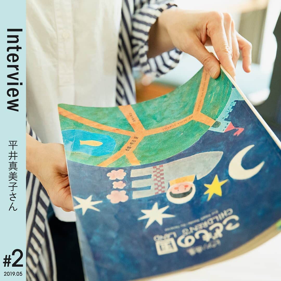 DECENCIA(ディセンシア)のインスタグラム：「「10の質問で紐解くSTORY」＜5月＞ //////// “あわい”を生きる人 平井真美子さん ♯2 (Q&A) ・ (Q1) あなたにとって「美しさ」とは？ ・ 庭先にぽつんと佇むメジロの巣 ・ (Q2) あなたの宝物を一つ教えてください ・ 子供の頃レッスンで使い古した楽譜 ・ (Q3) 来年の今頃、何をしていると思いますか？ ・ 変わらず洗濯物をたたんでいると思う //////// ＜NEXT＞ ♯3 (Q&A) //////// 平井真美子さん : @mamiko.hirai Photo : @sai_photograph #10の質問で紐解くSTORY #平井真美子 #mamikohirai #美しい人 #人生 #作曲家 #ピアニスト #音楽家 #音楽 #ピアノ #音楽 #アーティスト #composer #pianist #musician #music #piano #artist #敏感肌はどこまでも美しくなれる #decencia #DECENCIA #ディセンシア #敏感肌 #化粧品 #現代女性 #スキンケア #敏感肌スキンケア #敏感肌化粧品 #敏感肌コスメ #肌ケア」
