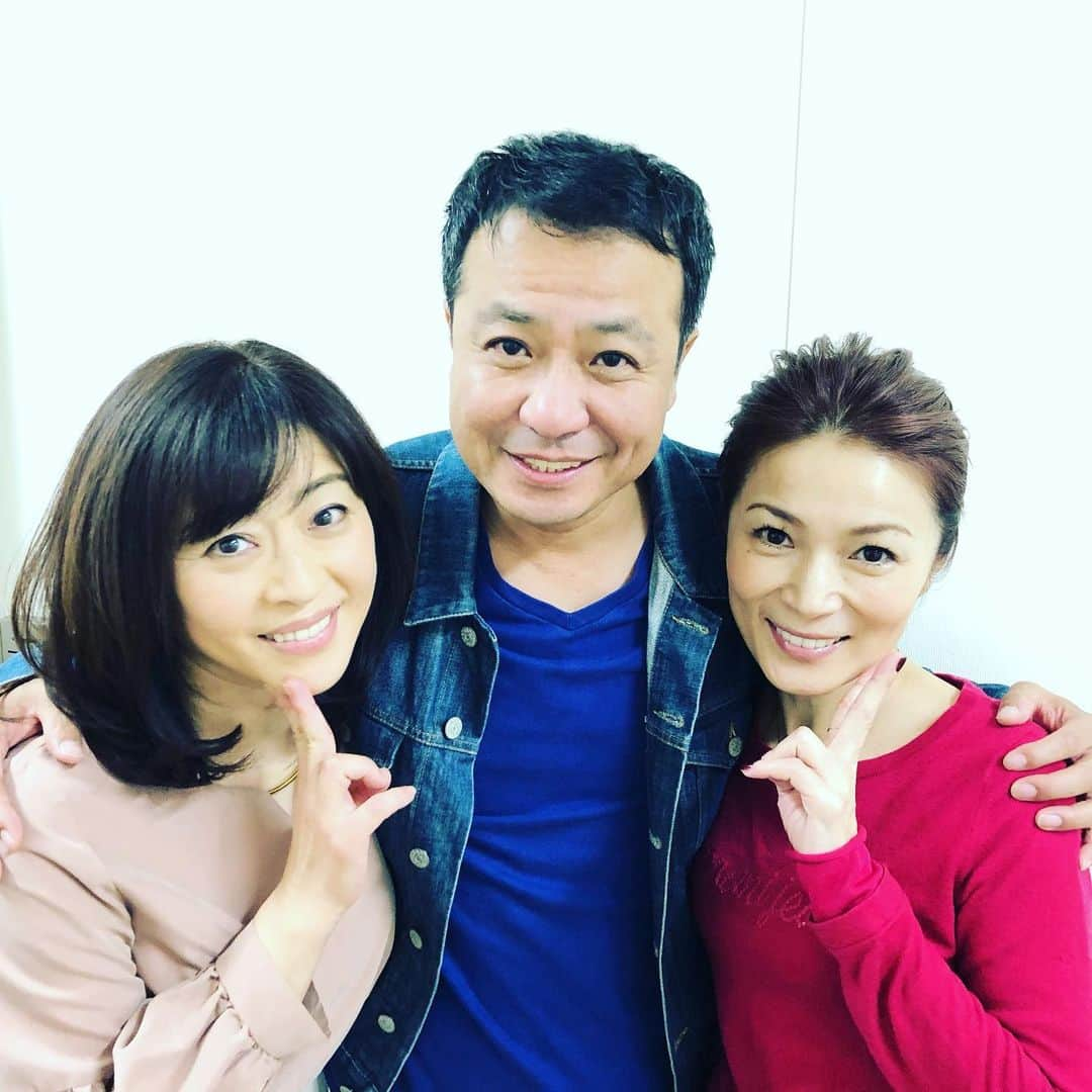 マルシアさんのインスタグラム写真 - (マルシアInstagram)「先輩たちに感謝です❤️あっこちゃん、ひでちゃん  私がデビューする時から仲良くさせて頂き、あれから30年❤️ 今ではもう家族のような関係性❗️ いつも沢山の愛情に感謝いたします❤️ #松本明子 #中山秀征 #マルシア」5月13日 12時15分 - marciaknishiye