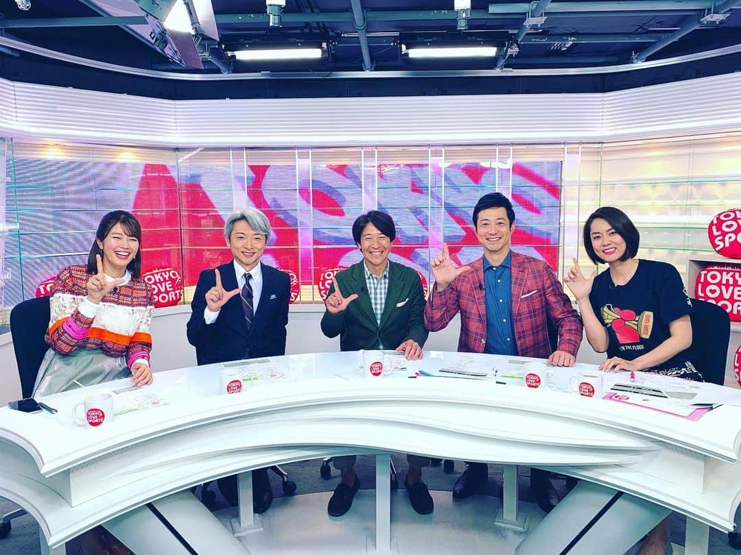 中川聴乃さんのインスタグラム写真 - (中川聴乃Instagram)「#TOKYOLOVESPORTS  ご覧頂き有難うございます✨ Exciting B.LEAGUEのコーナー 今シーズンのfinal徹底取材の模様を お届けしました☺️ アルバルク東京の皆様 本当におめでとうございました‼︎ 来年は番組に選手も呼びたい😢 引き続きバスケットコーナーも よろしくお願いします💓 ・ ・ #登坂淳一さん #稲村亜美さん #水内猛さん #宮下純一さん #室伏由佳さん #中川聴乃 #ExcitingBLEAGUE #championship #final #championtshirt」5月13日 21時57分 - nakagawaakino24